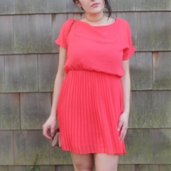 Forever 21 Dresses & Skirts - Coral Pleated Blouson Dress